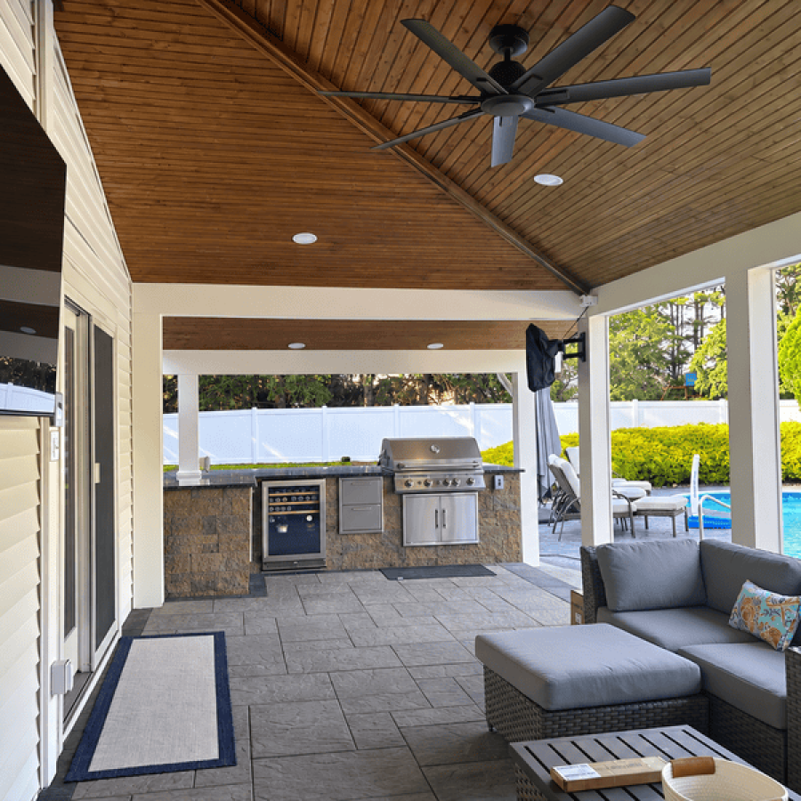 Patio with outdoor kitchen | outdoor kitchen contractor Devon, PA | Creative Pavers, Inc.