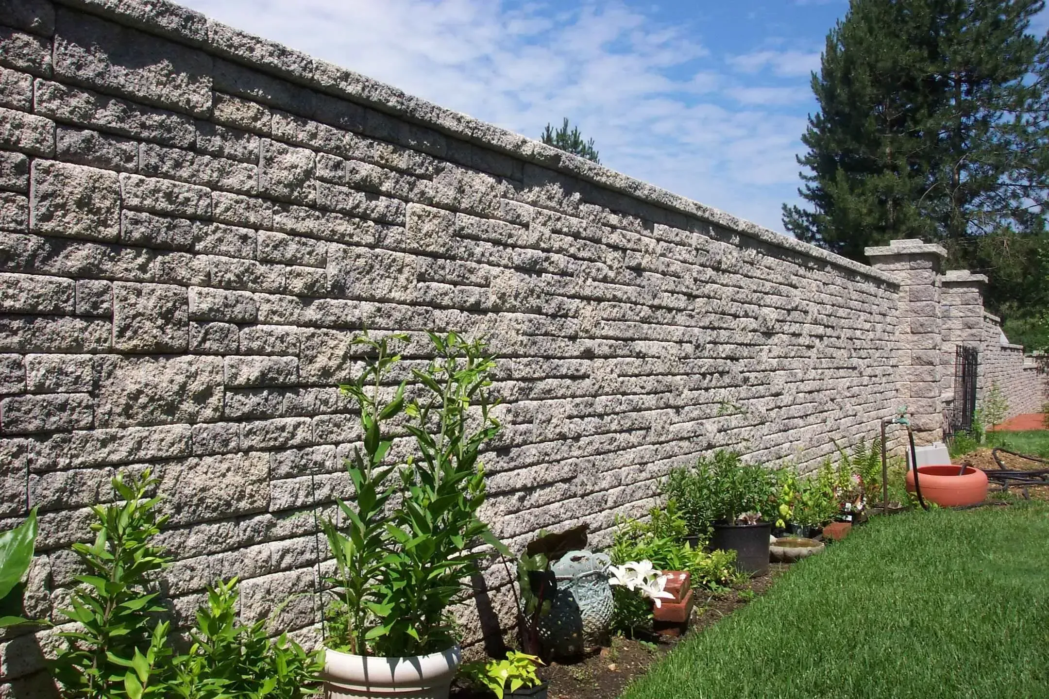 Outdoor kitchen table with seating and grill | outdoor kitchen trends | Creative Pavers
