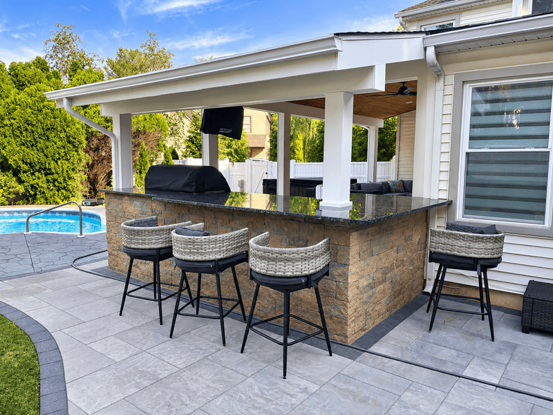 Outdoor bar and pool with grill | outdoor kitchen contractor Devon, PA | Creative Pavers, Inc.