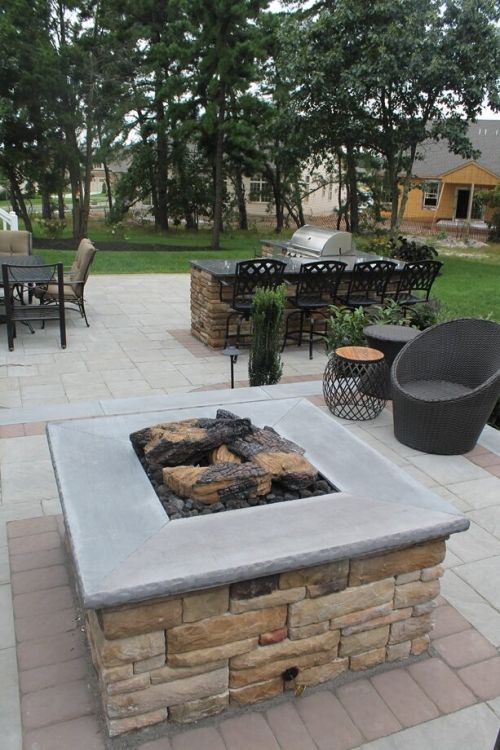 outdoor fire pit and outdoor kitchen | hardscape landscaper contractor Radnor Township Pennsylvania | Creative Pavers, Inc.