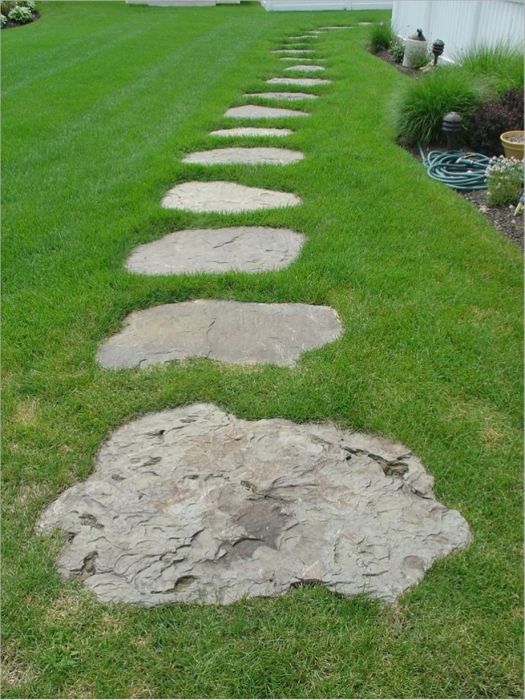bluestone steppers | hardscape landscaper contractor Radnor Township Pennsylvania | Creative Pavers, Inc.